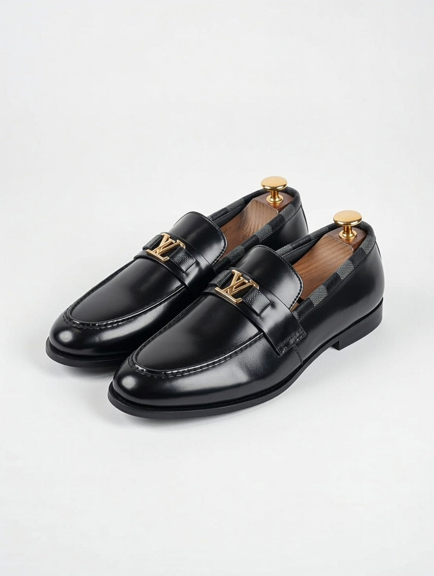 Step up your style with men’s black leather loafers featuring a refined gold detail. Ideal for office, events, and formal occasions.