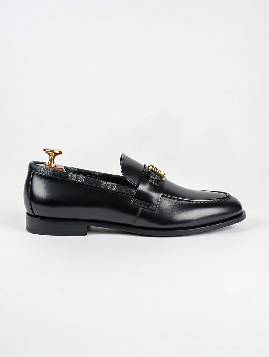 Step up your style with men’s black leather loafers featuring a refined gold detail. Ideal for office, events, and formal occasions.