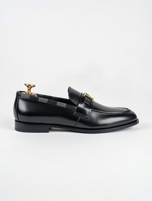 Step up your style with men’s black leather loafers featuring a refined gold detail. Ideal for office, events, and formal occasions.