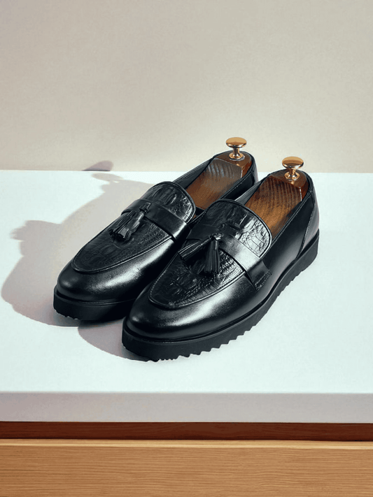 Verde Loafers are expertly handcrafted with all leather materials, providing a luxurious and durable moccasin-style shoe. The perfect choice for those seeking both style and comfort, these loafers are versatile and timeless. Elevate your footwear game with AS -Verde Loafers.