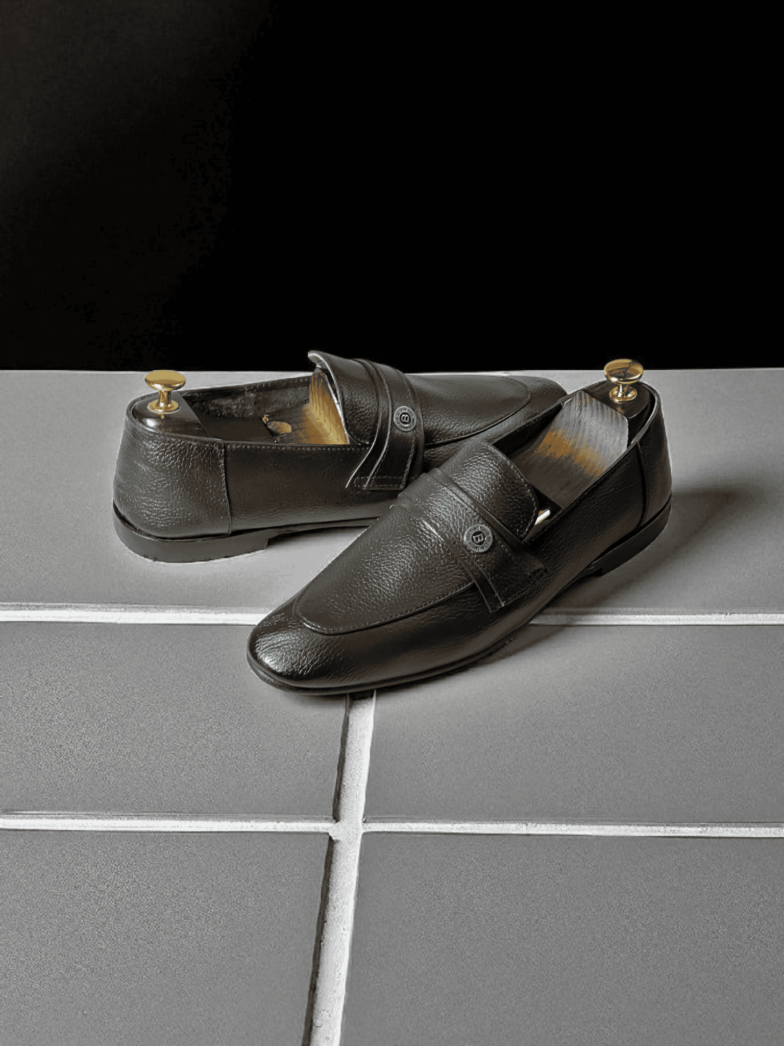 Introducing AS-Velour, the ultimate in premium shoes. Handmade with luxurious velour leather, these shoes offer unparalleled comfort and style. With expert craftsmanship and a focus on quality, our shoes are sure to elevate any outfit. Step into luxury with AS-Velour.

