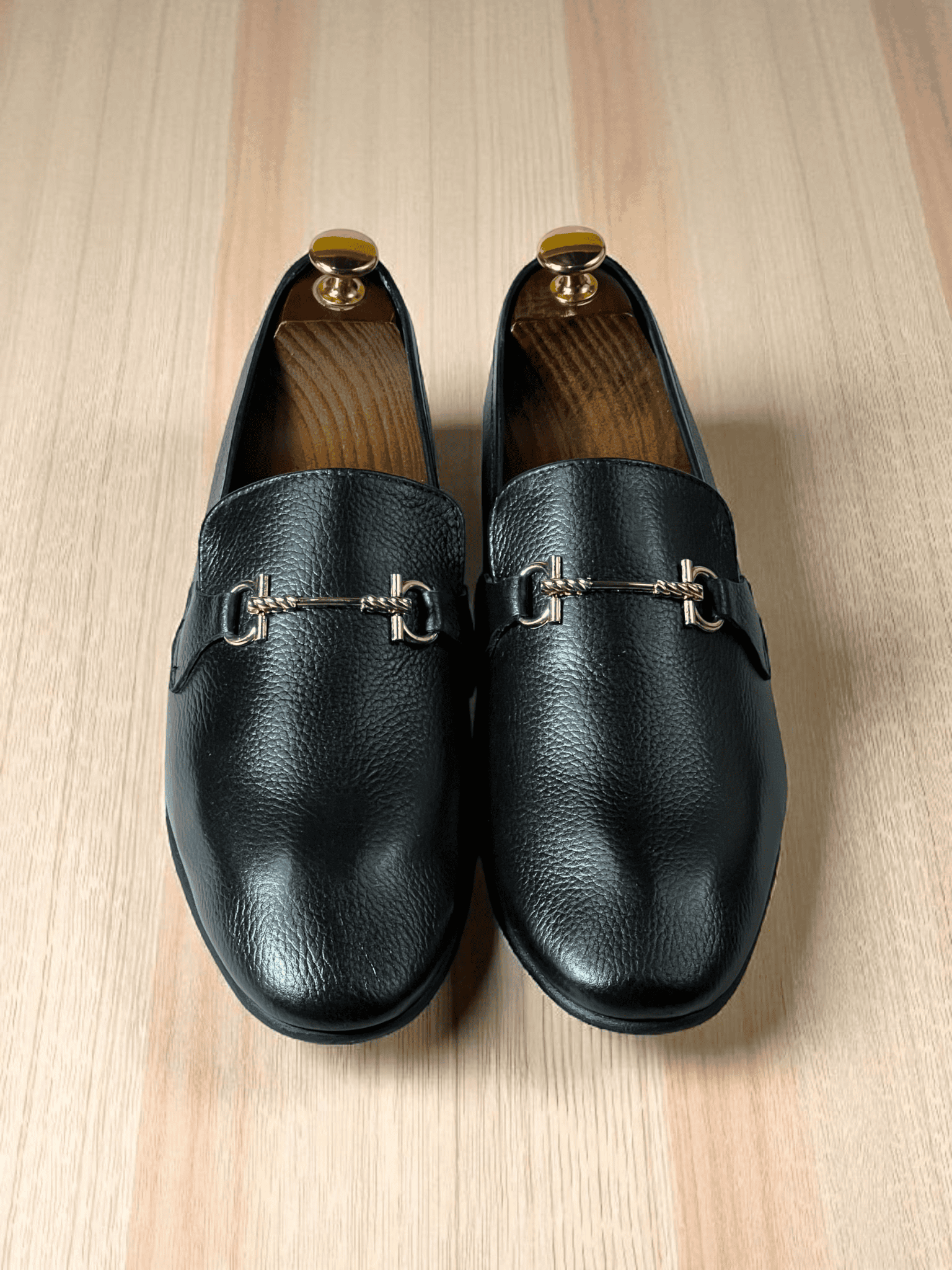 Expertly crafted with premium leather, As -Zelor is the ultimate choice for those seeking luxury and elegance in their everyday carry. Handmade with meticulous care, this mocation provides unparalleled durability and sophistication for all of your essentials. Upgrade your style with As -Zelor.