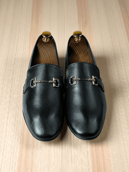 Expertly crafted with premium leather, As -Zelor is the ultimate choice for those seeking luxury and elegance in their everyday carry. Handmade with meticulous care, this mocation provides unparalleled durability and sophistication for all of your essentials. Upgrade your style with As -Zelor.