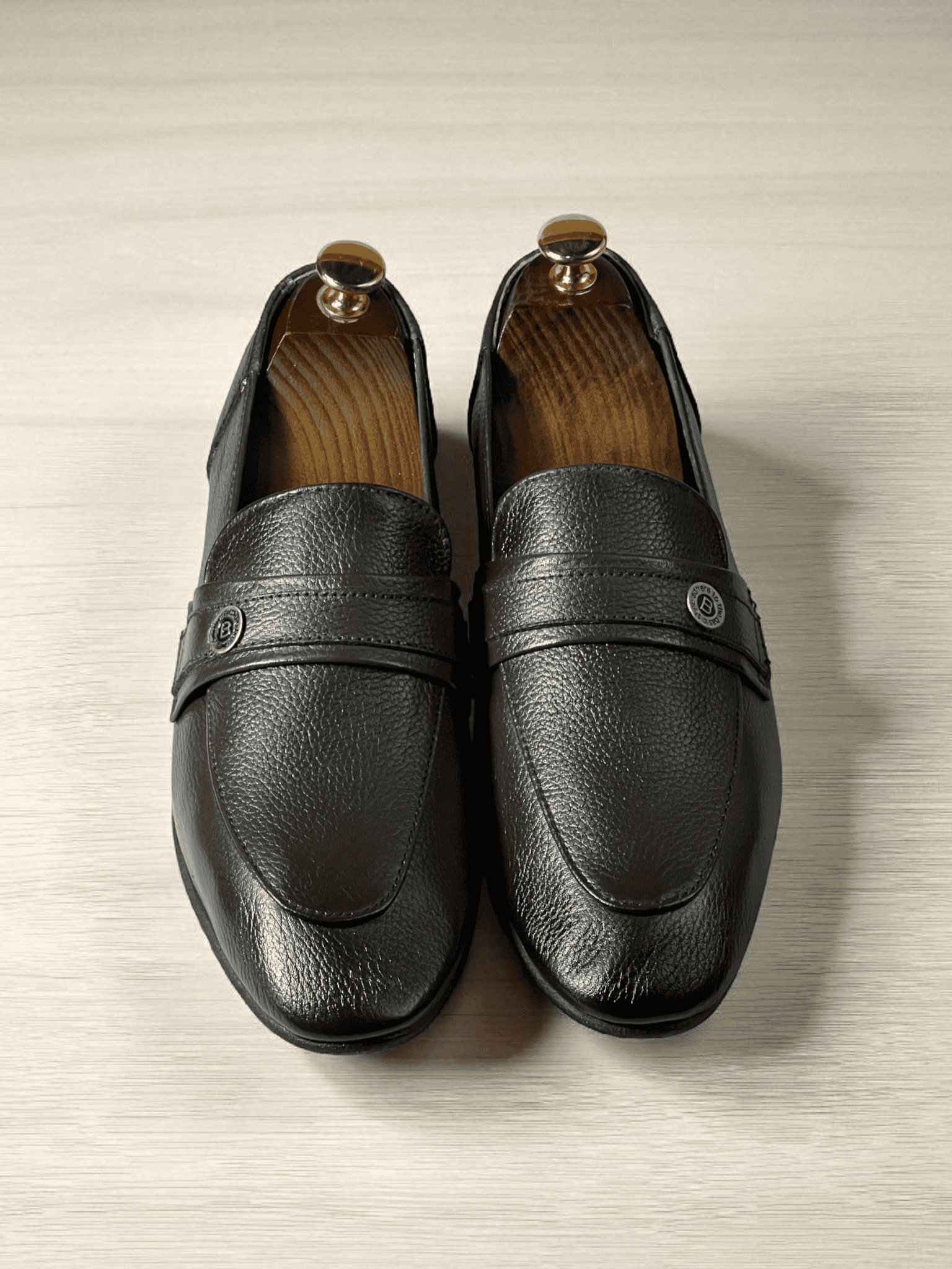 Introducing AS-Velour, the ultimate in premium shoes. Handmade with luxurious velour leather, these shoes offer unparalleled comfort and style. With expert craftsmanship and a focus on quality, our shoes are sure to elevate any outfit. Step into luxury with AS-Velour.

