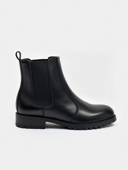 Men’s black leather Chelsea boots with elastic side panels and durable sole