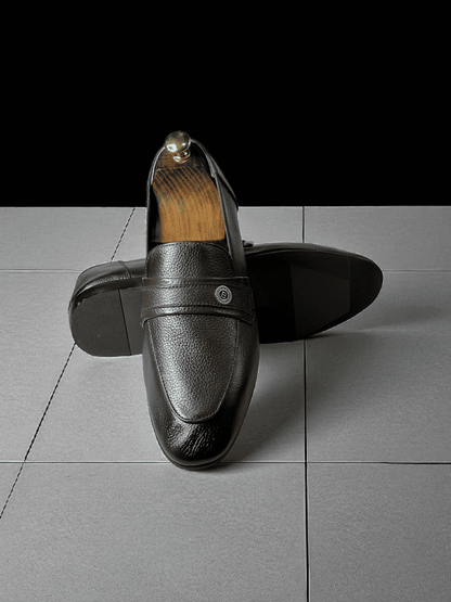 Introducing AS-Velour, the ultimate in premium shoes. Handmade with luxurious velour leather, these shoes offer unparalleled comfort and style. With expert craftsmanship and a focus on quality, our shoes are sure to elevate any outfit. Step into luxury with AS-Velour.

