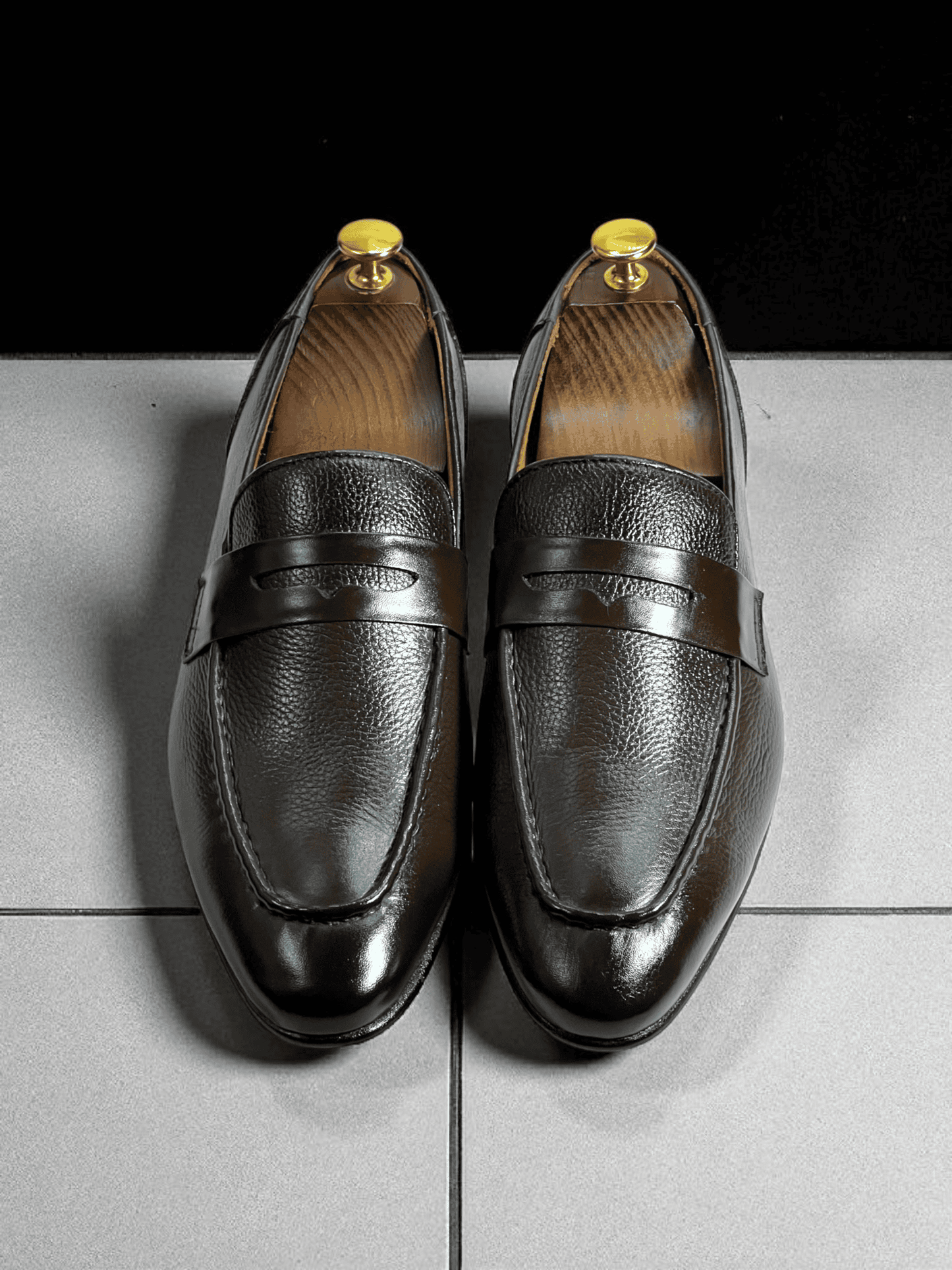 Experience the ultimate combination of luxury and durability with AS -Berdant shoes. Each pair is handmade with premium quality leather, ensuring unmatched comfort and style. Say goodbye to uncomfortable shoes and hello to the perfect fit. Elevate your wardrobe with Verdant, the perfect choice for any occasion.