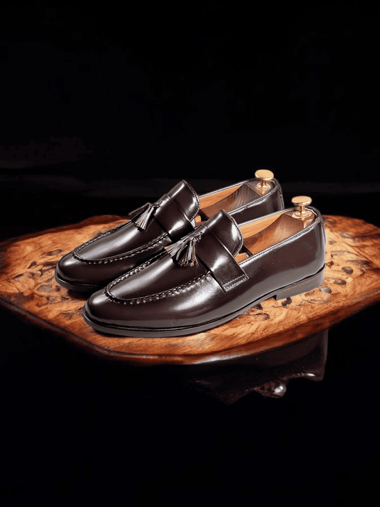 AS ricalf are high-quality leather shoes handmade from premium calf leather. The leather sole adds durability and comfort. Expertly crafted for a timeless and sophisticated look.