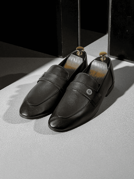 Introducing AS-Velour, the ultimate in premium shoes. Handmade with luxurious velour leather, these shoes offer unparalleled comfort and style. With expert craftsmanship and a focus on quality, our shoes are sure to elevate any outfit. Step into luxury with AS-Velour.

