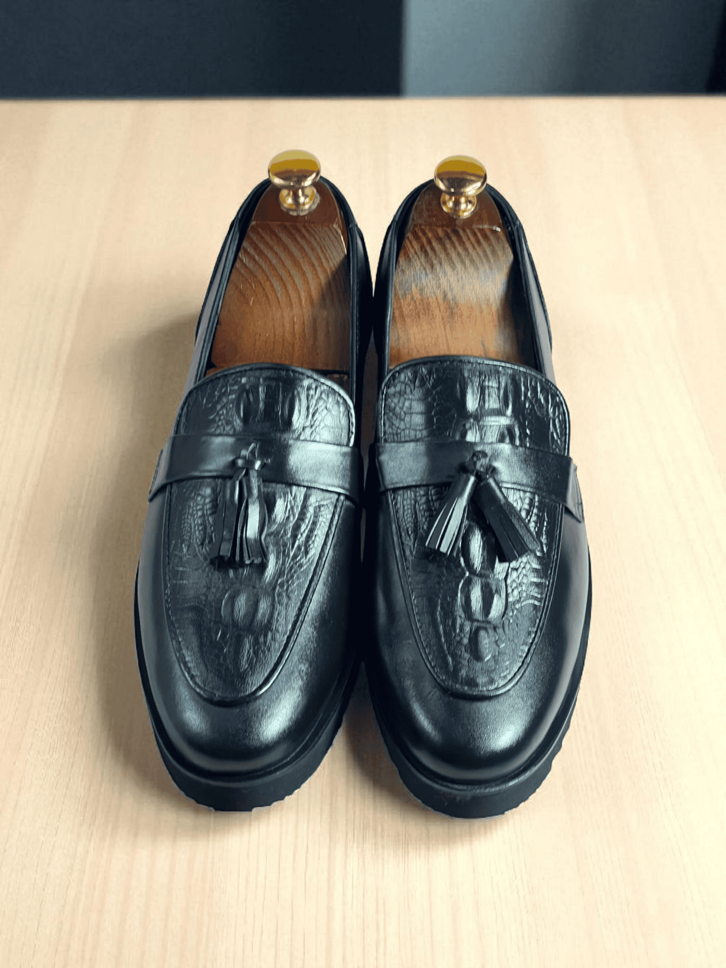 Verde Loafers are expertly handcrafted with all leather materials, providing a luxurious and durable moccasin-style shoe. The perfect choice for those seeking both style and comfort, these loafers are versatile and timeless. Elevate your footwear game with AS -Verde Loafers.