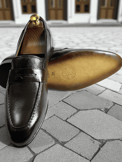 Experience the ultimate combination of luxury and durability with AS -Berdant shoes. Each pair is handmade with premium quality leather, ensuring unmatched comfort and style. Say goodbye to uncomfortable shoes and hello to the perfect fit. Elevate your wardrobe with Verdant, the perfect choice for any occasion.