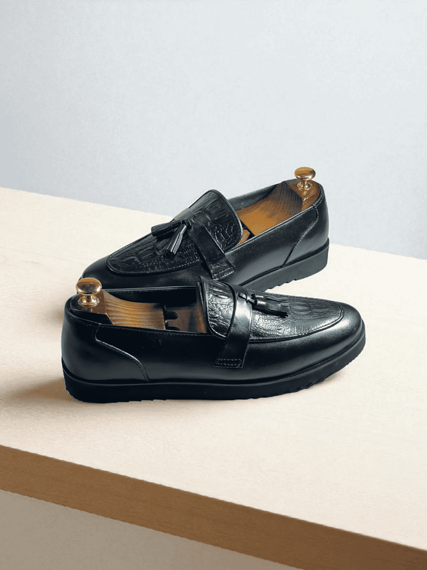 Verde Loafers are expertly handcrafted with all leather materials, providing a luxurious and durable moccasin-style shoe. The perfect choice for those seeking both style and comfort, these loafers are versatile and timeless. Elevate your footwear game with AS -Verde Loafers.