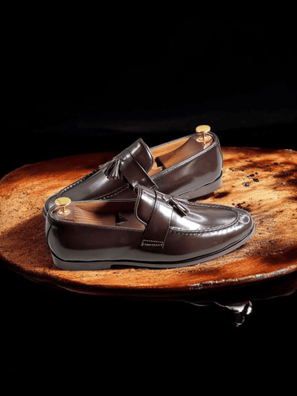 AS ricalf are high-quality leather shoes handmade from premium calf leather. The leather sole adds durability and comfort. Expertly crafted for a timeless and sophisticated look.