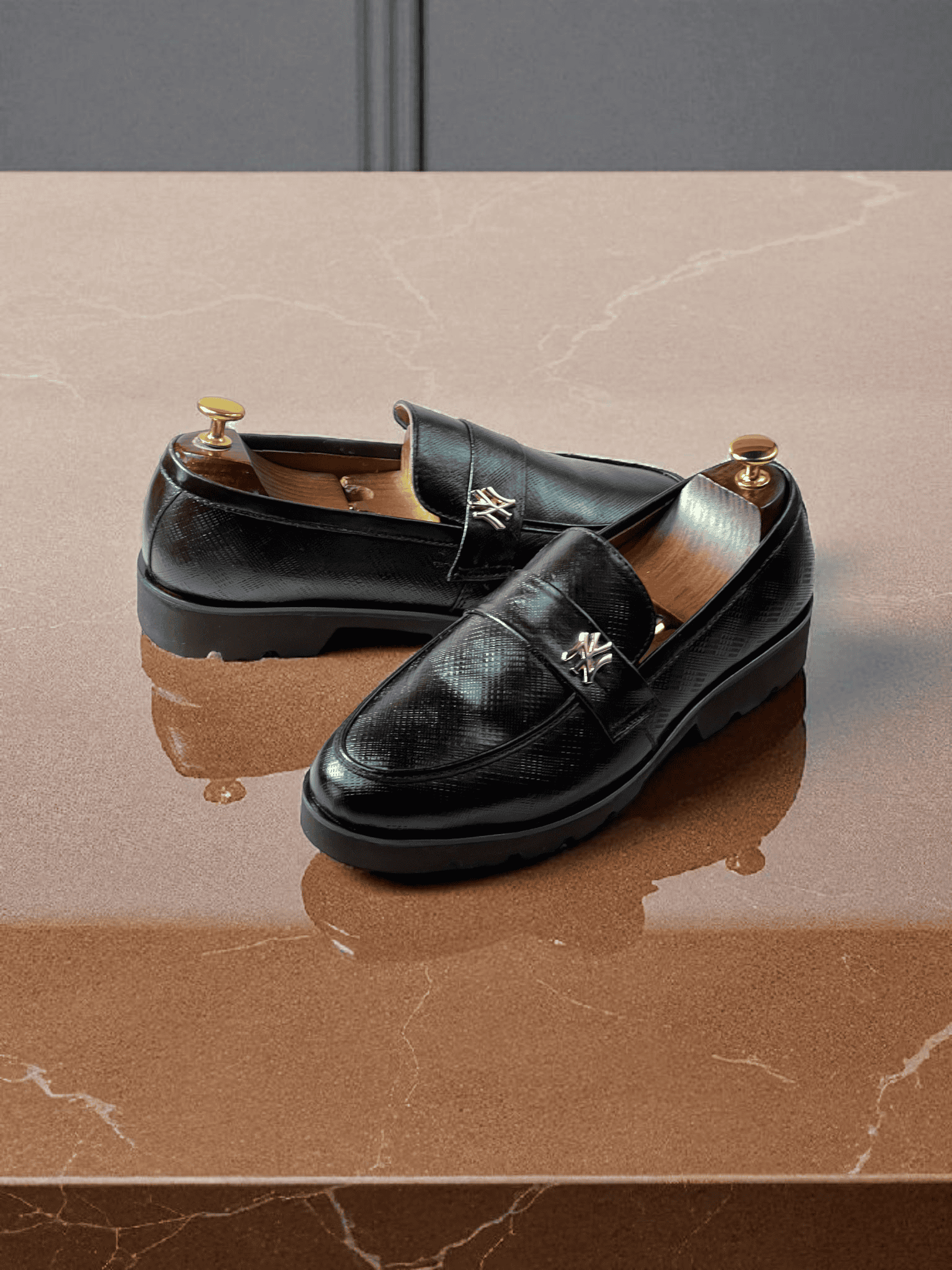 Experience luxury and elegance with AS -Ebon. Handmade with premium mocation leather, this watch exudes sophistication and style. Perfect for any occasion, this timepiece is a must-have for the modern man. Invest in quality with AS -Ebon."