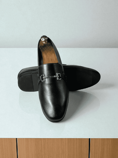 Expertly crafted with premium leather, As -Zelor is the ultimate choice for those seeking luxury and elegance in their everyday carry. Handmade with meticulous care, this mocation provides unparalleled durability and sophistication for all of your essentials. Upgrade your style with As -Zelor.