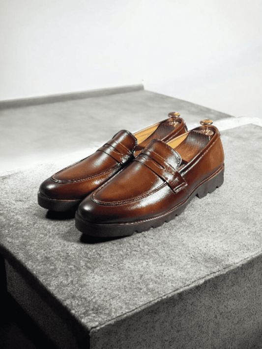 AS -Labi is expertly handmade with all leather, providing both comfort and style. Its vibram sole ensures durability and stability, perfect for long walks or busy days. Say goodbye to aching feet and hello to quality footwear with AS -Labi.