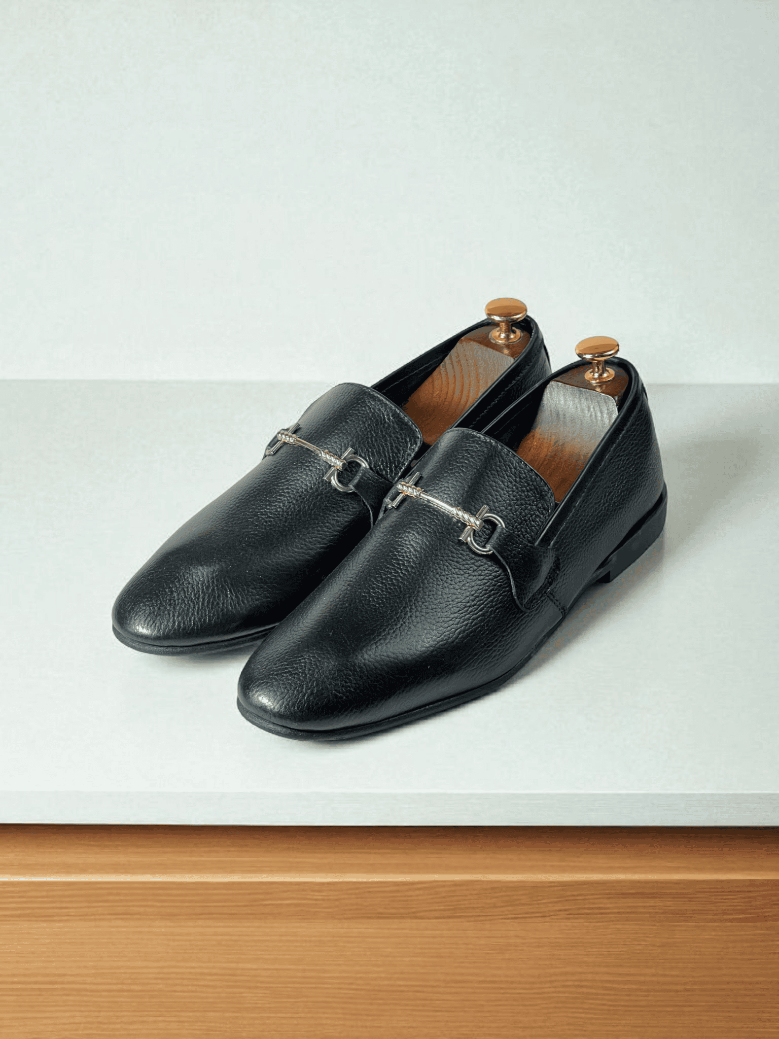 Expertly crafted with premium leather, As -Zelor is the ultimate choice for those seeking luxury and elegance in their everyday carry. Handmade with meticulous care, this mocation provides unparalleled durability and sophistication for all of your essentials. Upgrade your style with As -Zelor.